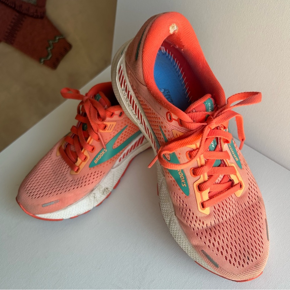 Brooks Women's Adrenaline GTS 22 Coral Pink Running Gym Active Workout Shoes 6.5 - Picture 3 of 9